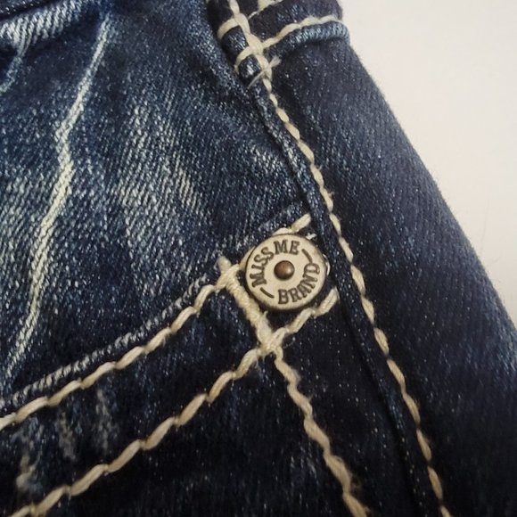 Miss Me “ The M Series” Capri Jeans - Picture 13 of 16